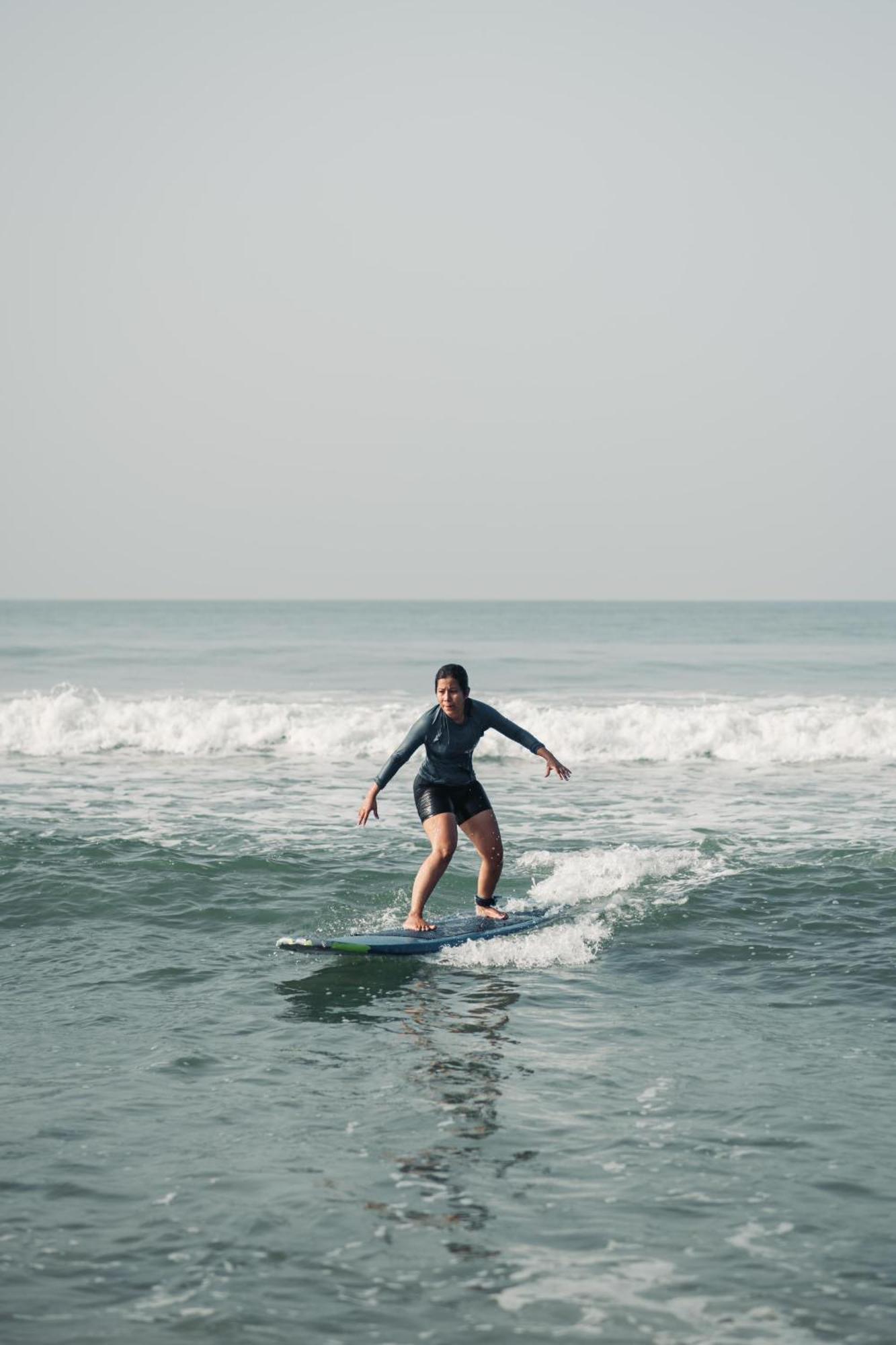 Paddlecult Surf Retreat Panzió Varkala Kültér fotó